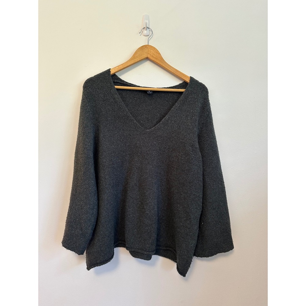 French Connection Charcoal Gray V-Neck Wool Blend Textured Sweater | Size XS